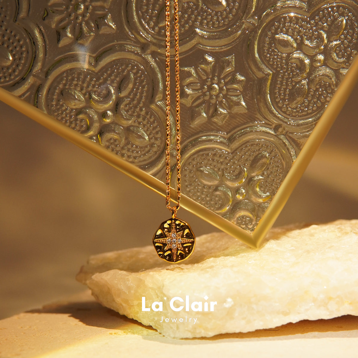 Radiant OctaGlow Golden Necklace_2