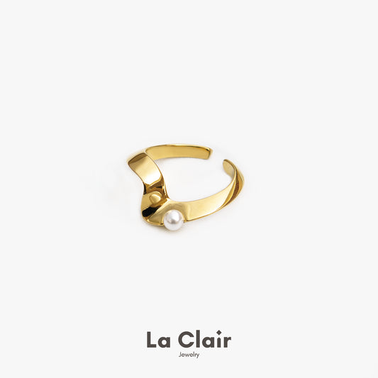 Wave-crest Pearl Ring