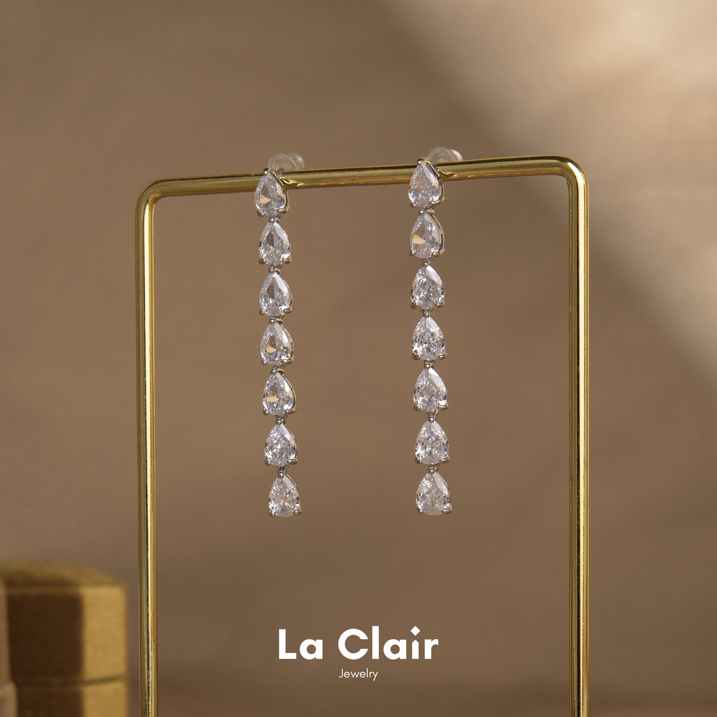 Dazzling Teardrop Earrings_3