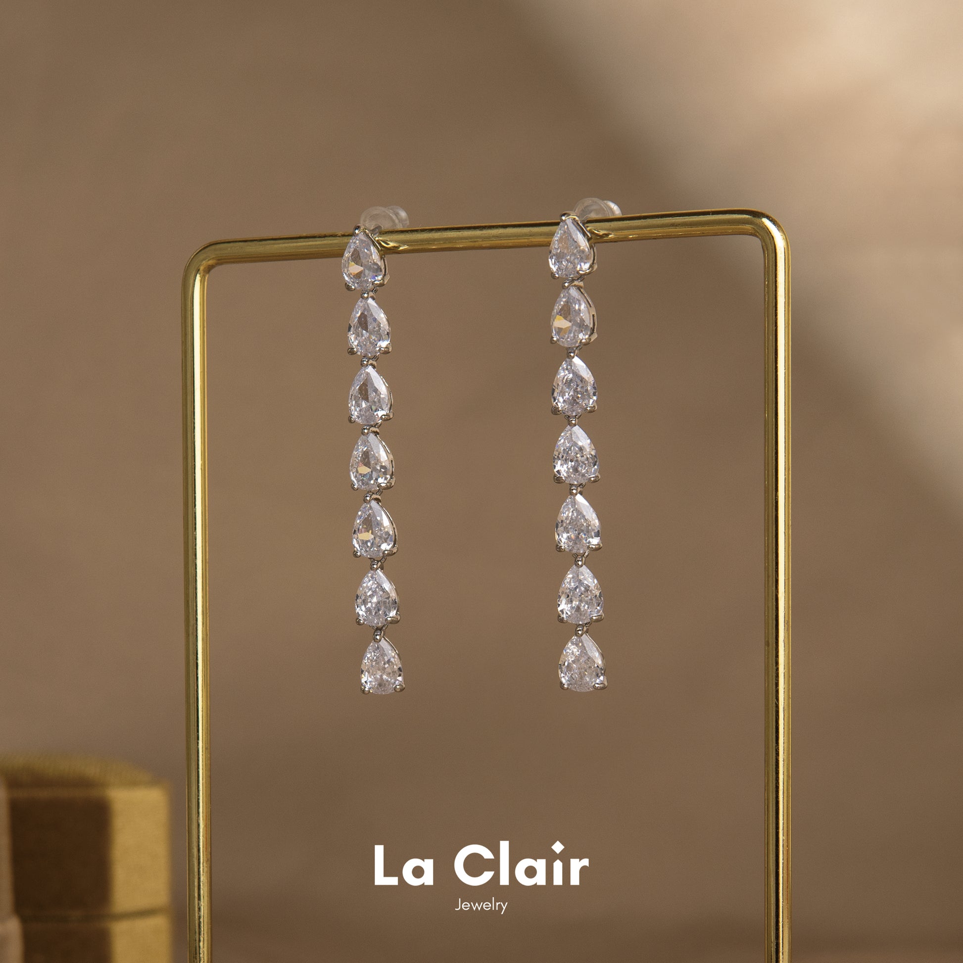 Dazzling Teardrop Earrings_3