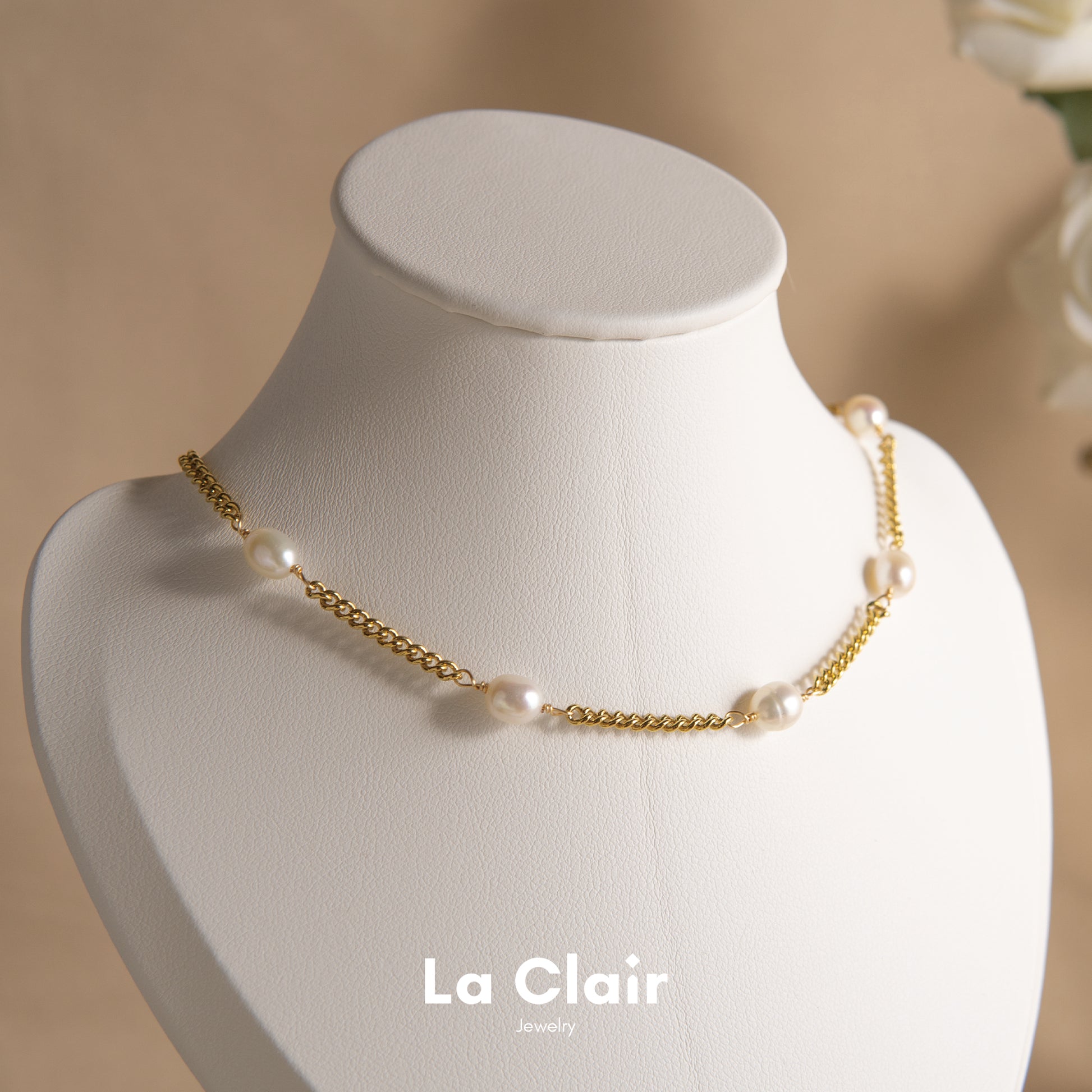Minimalist Elegance Pearl Chocker_1