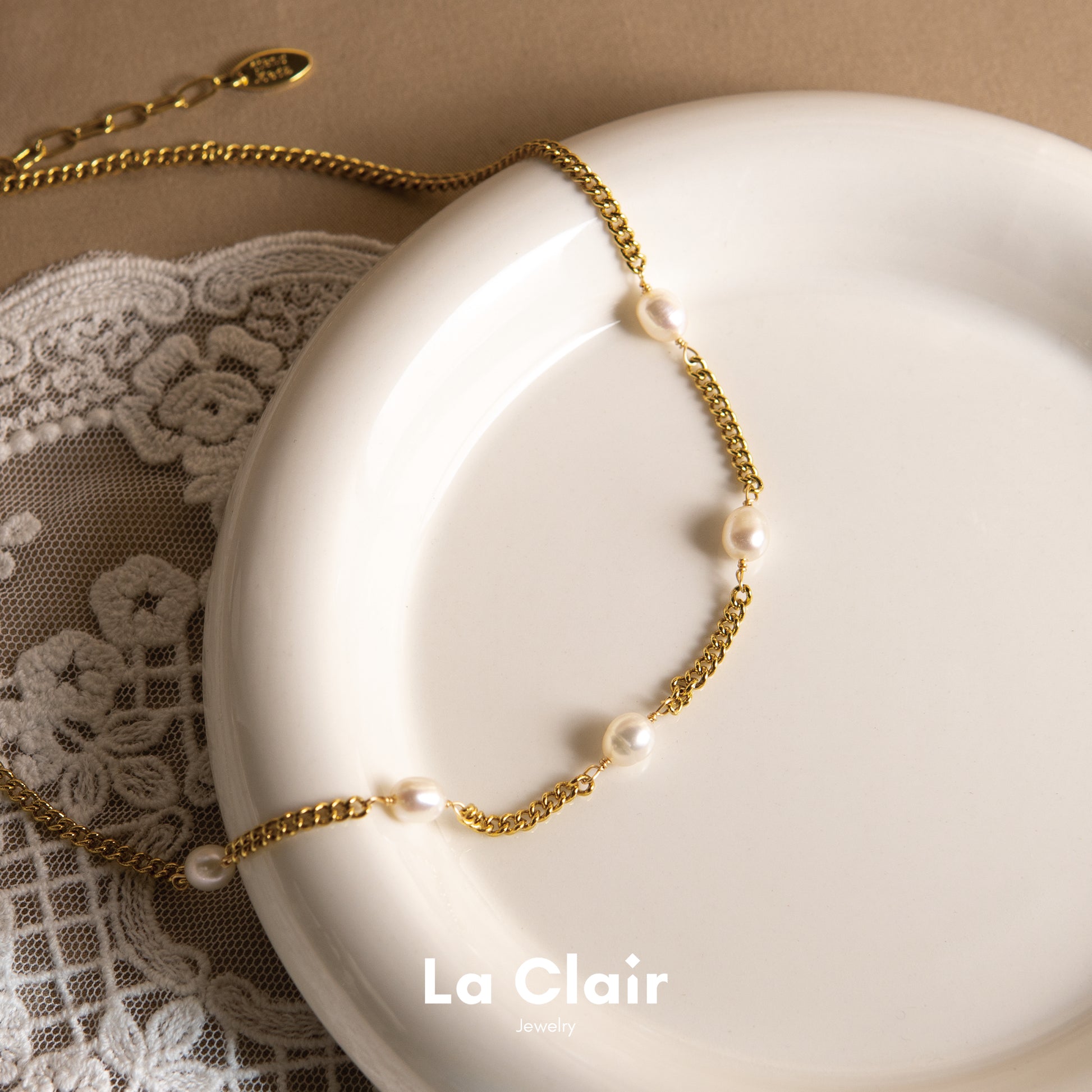Minimalist Elegance Pearl Chocker_2