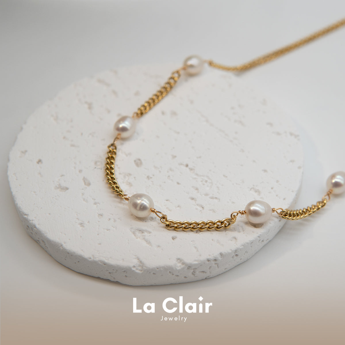 Minimalist Elegance Pearl Chocker_3