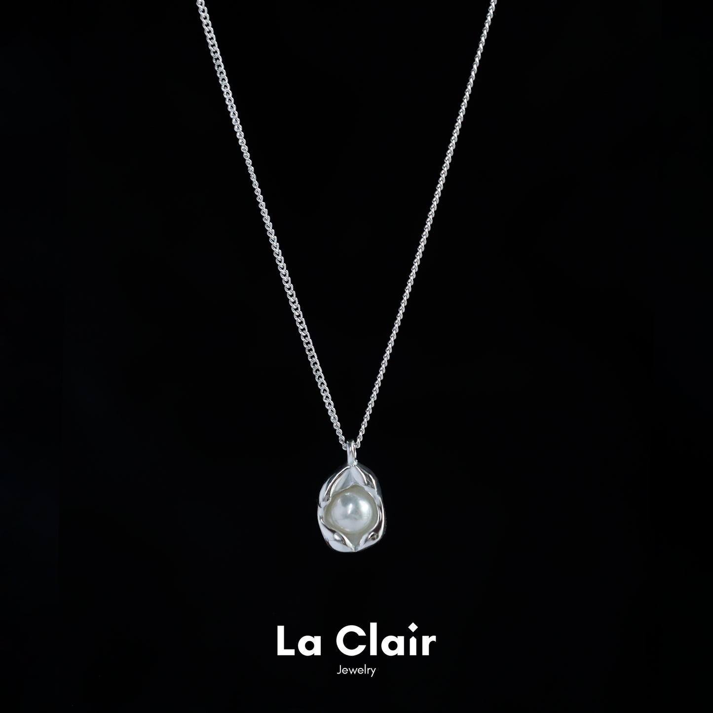 Silver Pearl-Adorned Egg Shape Necklace_1