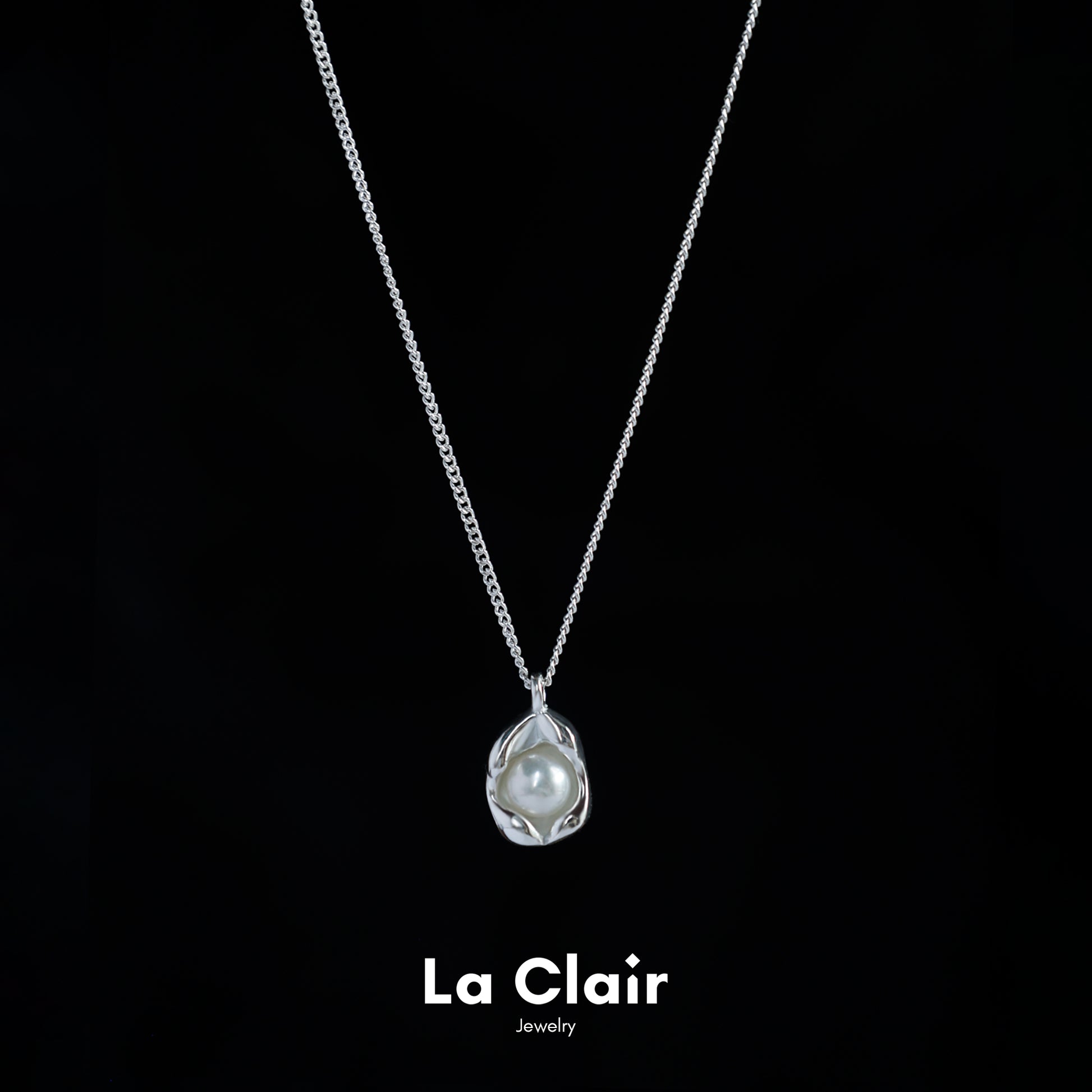 Silver Pearl-Adorned Egg Shape Necklace_1