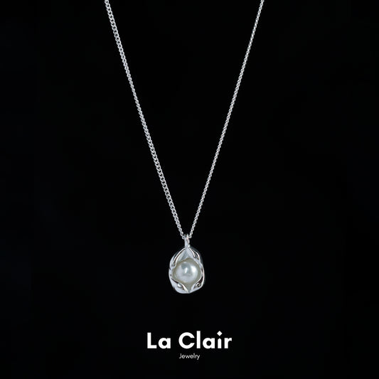 Silver Pearl-Adorned Egg Shape Necklace_1