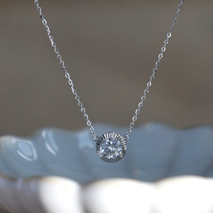 Silver Sparkling Zircon Disc Necklace_1