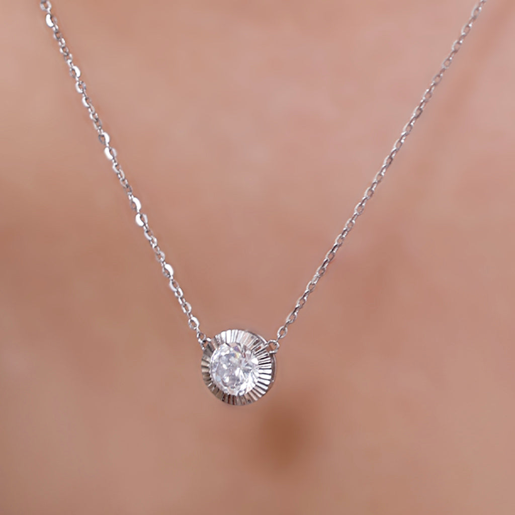 Silver Sparkling Zircon Disc Necklace_2