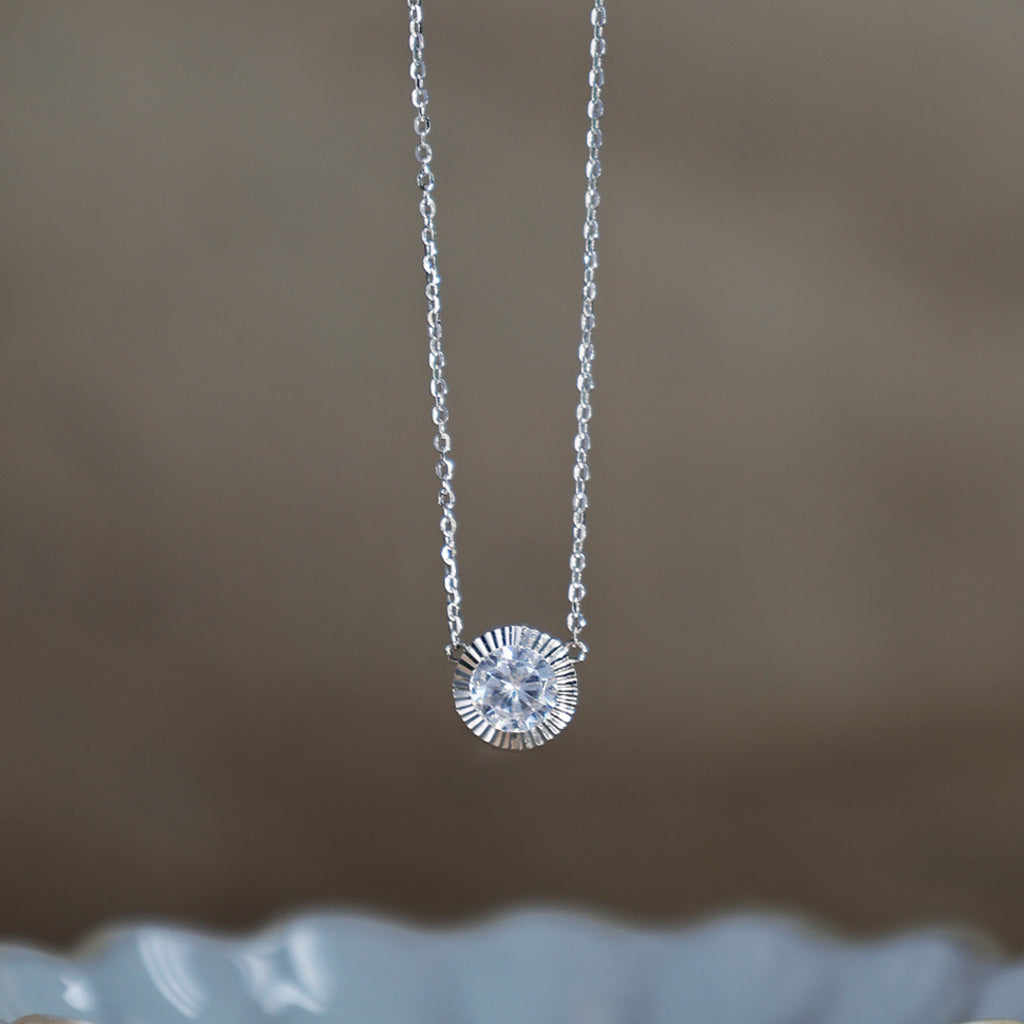 Silver Sparkling Zircon Disc Necklace_3