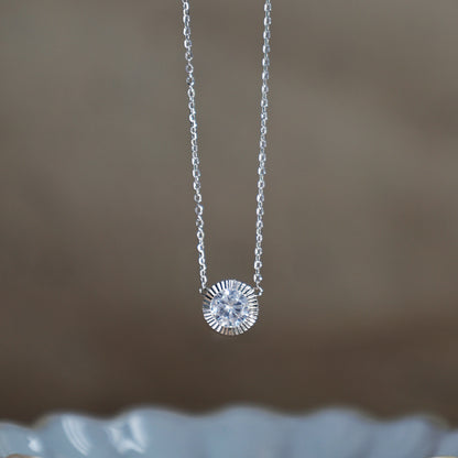 Silver Sparkling Zircon Disc Necklace_3