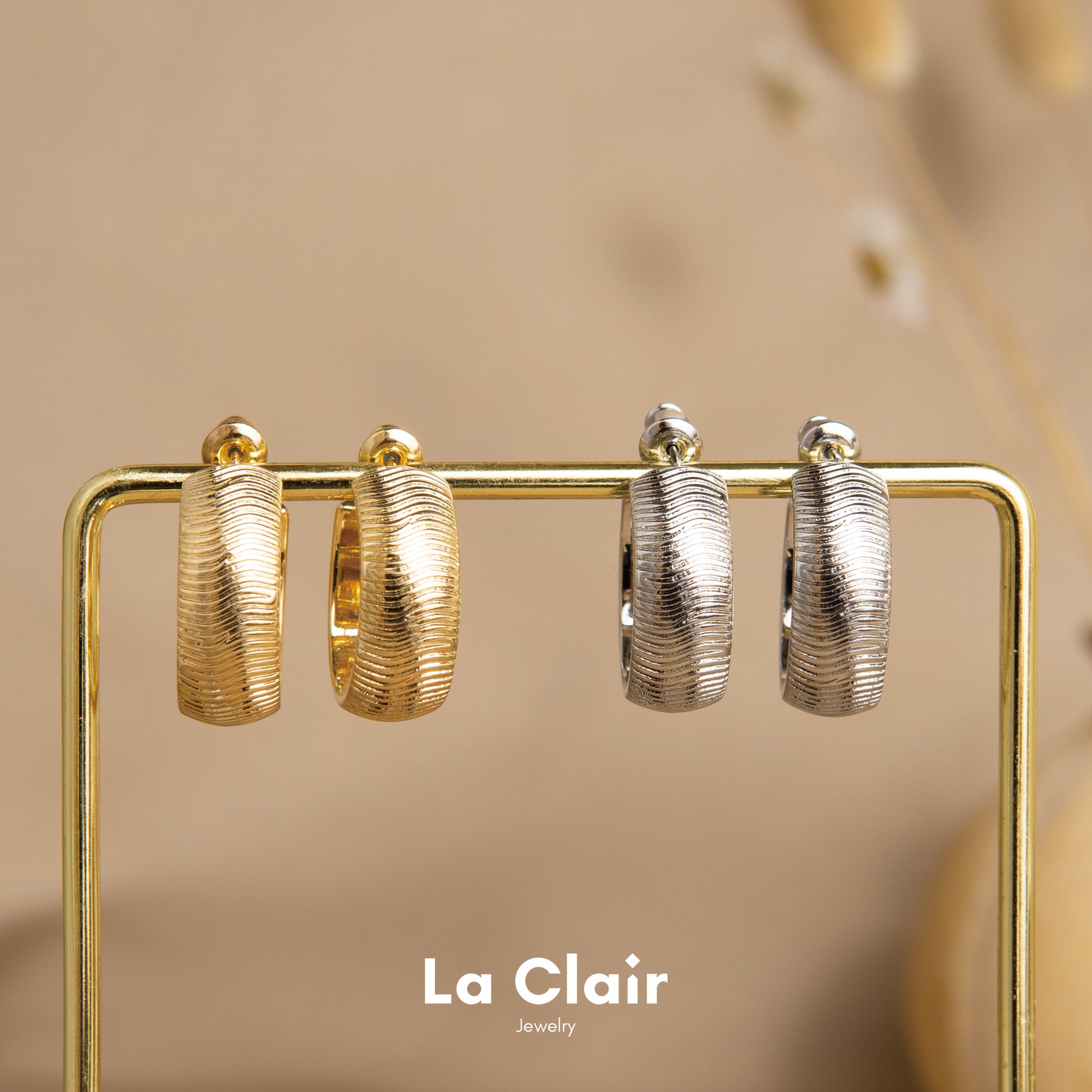 Wide Striped Engraved Hoop Earrings_5