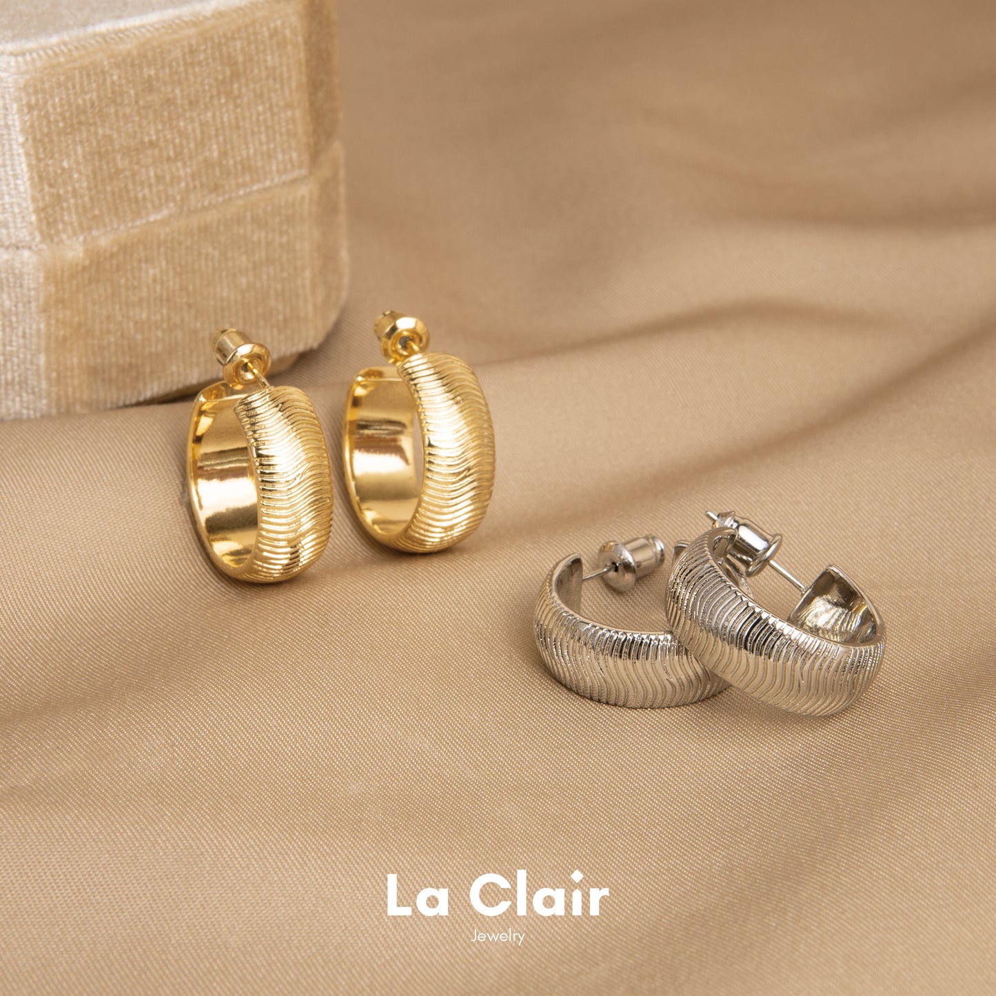 Wide Striped Engraved Hoop Earrings_6