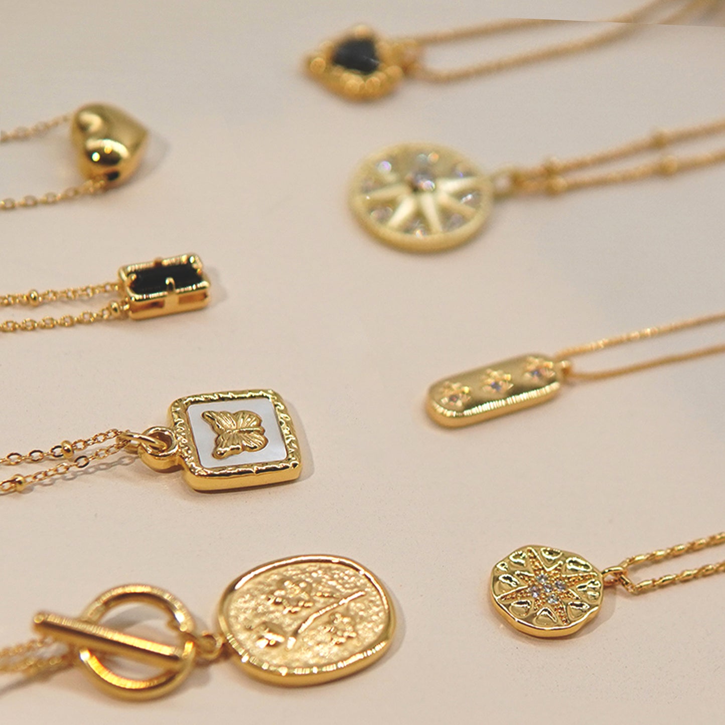 Eight Pointed Star Gold Shiny Necklace